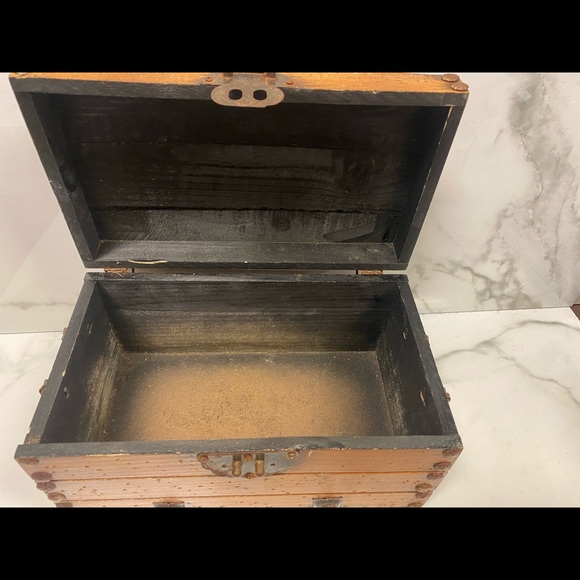 Authentic Indian Chest Decor - Picture 5 of 6